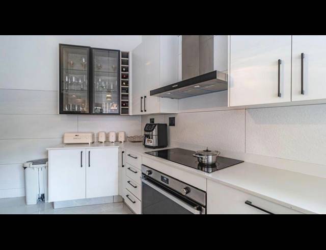 4 BEDROOM HOUSE FOR SALE IN WATERKLOOF GLEN